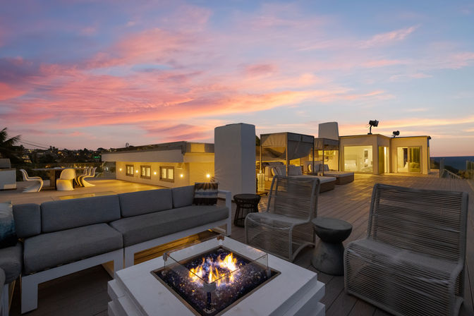 Wander Encinitas Shores: Luxury 5-Bedroom Oceanfront Estate with Saltwater Pool & Studio in Encinitas, CA image 11