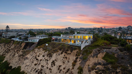 Wander Encinitas Shores: Luxury 5-Bedroom Oceanfront Estate with Saltwater Pool & Studio in Encinitas, CA image 12