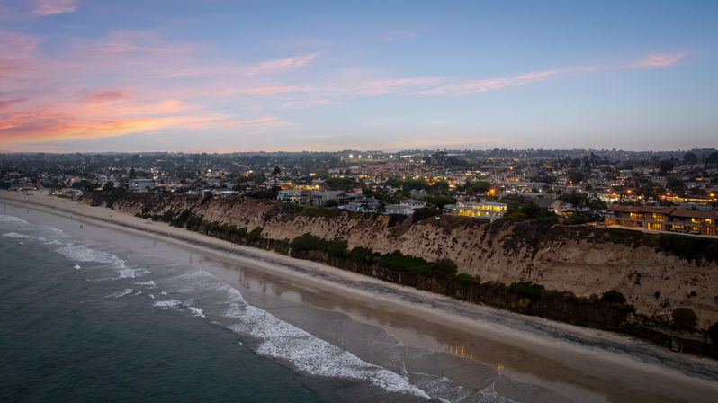 Wander Encinitas Shores: Luxury 5-Bedroom Oceanfront Estate with Saltwater Pool & Studio in Encinitas, CA image 31