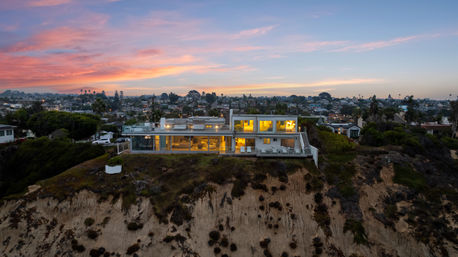 Wander Encinitas Shores: Luxury 5-Bedroom Oceanfront Estate with Saltwater Pool & Studio in Encinitas, CA image 13