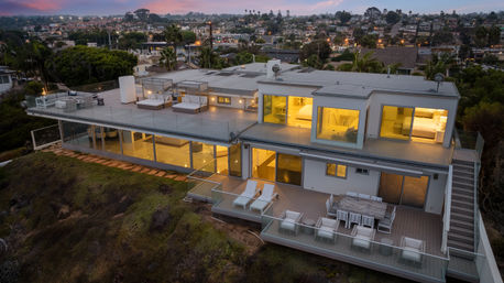 Wander Encinitas Shores: Luxury 5-Bedroom Oceanfront Estate with Saltwater Pool & Studio in Encinitas, CA image 27