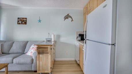 Sea Side Escape: Cozy Oceanview Villa with Pool & Beach Access image 24