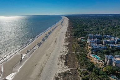 Sea Side Escape: Cozy Oceanview Villa with Pool & Beach Access image 4
