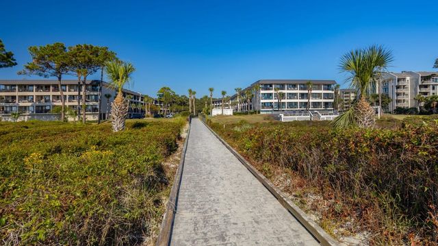 Sea Side Escape: Cozy Oceanview Villa with Pool & Beach Access image 3