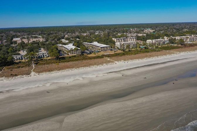Sea Side Escape: Cozy Oceanview Villa with Pool & Beach Access image 8