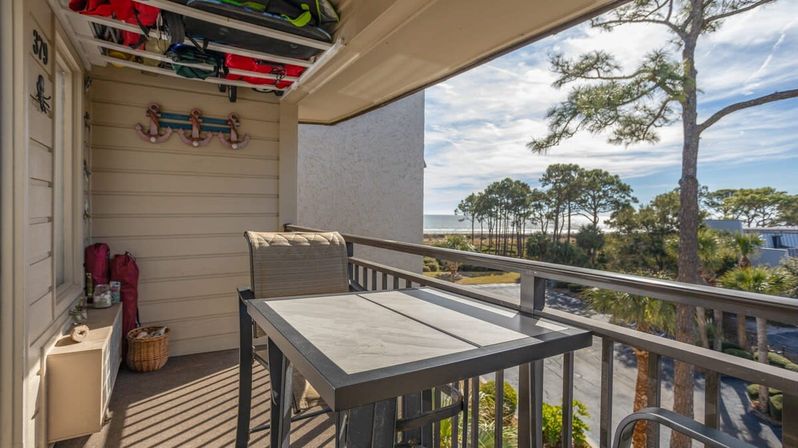 Sea Side Escape: Cozy Oceanview Villa with Pool & Beach Access image 15