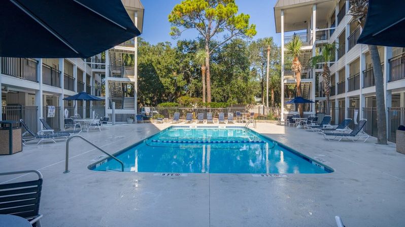 Sea Side Escape: Cozy Oceanview Villa with Pool & Beach Access image 17