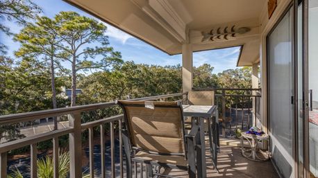 Sea Side Escape: Cozy Oceanview Villa with Pool & Beach Access image 22