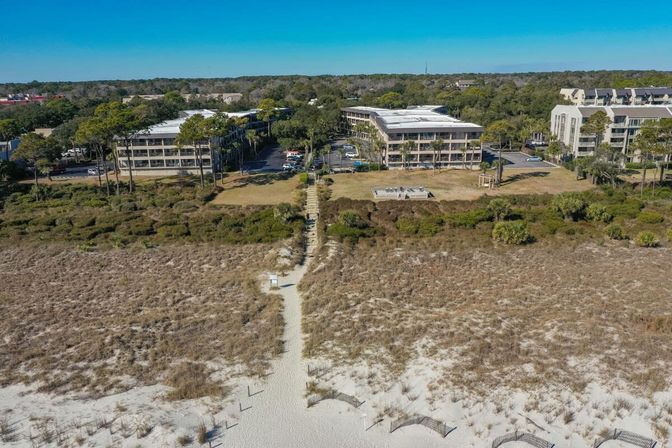 Sea Side Escape: Cozy Oceanview Villa with Pool & Beach Access image 26