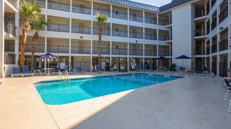 Sea Side Escape: Cozy Oceanview Villa with Pool & Beach Access image 18