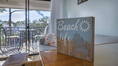 Sea Side Escape: Cozy Oceanview Villa with Pool & Beach Access image 10