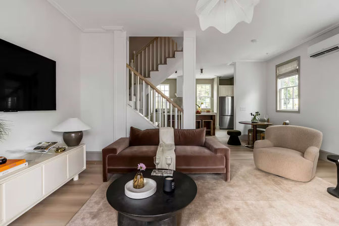 4 Bedroom Private Home Downtown @ Emerson Square image 1