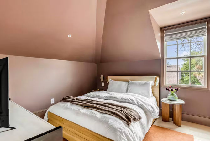 4 Bedroom Private Home Downtown @ Emerson Square image 6