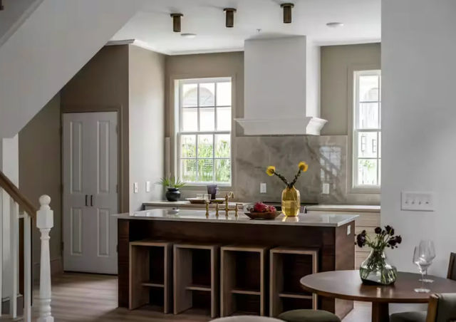 4 Bedroom Private Home Downtown @ Emerson Square image 3