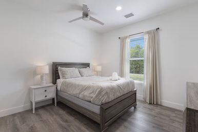 Luxury Villa with Heated Pool, Fire Pit & Open Space for Events image 27