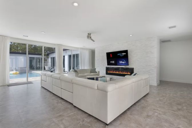 Luxury Villa with Heated Pool, Fire Pit & Open Space for Events image 14