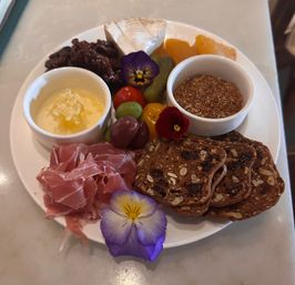 Beverly Hills Walking Food Tour with Gourmet Tastings and 2 Drinks image 8