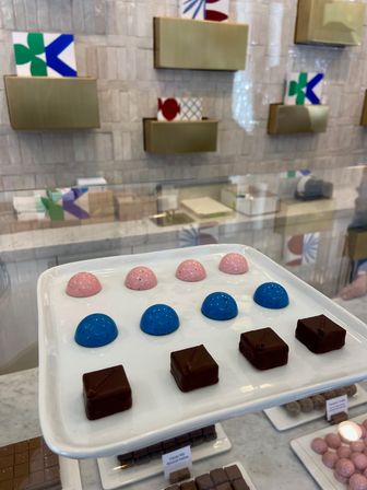 Beverly Hills Walking Food Tour with Gourmet Tastings and 2 Drinks image 19