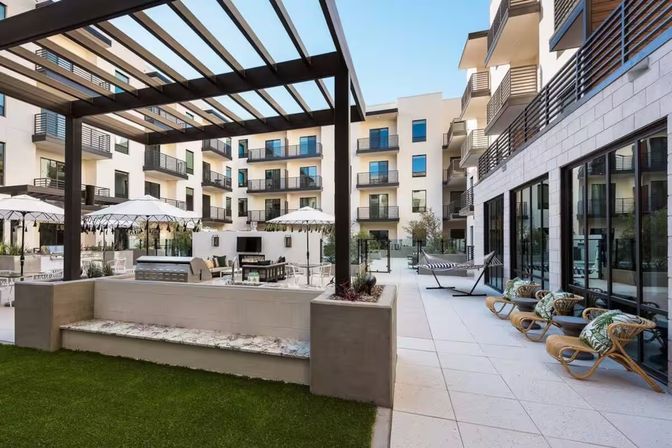 Sentral Old Town: Walkable to Nightlife, Resort Pool + Hot Tub, and Gym image 26