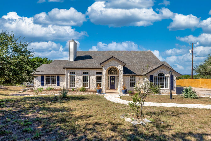 5 Bedroom Sweet Retreat with Heated Pool, Spa, Firepit & Volleyball Court image 7