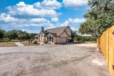 5 Bedroom Sweet Retreat with Heated Pool, Spa, Firepit & Volleyball Court image 9