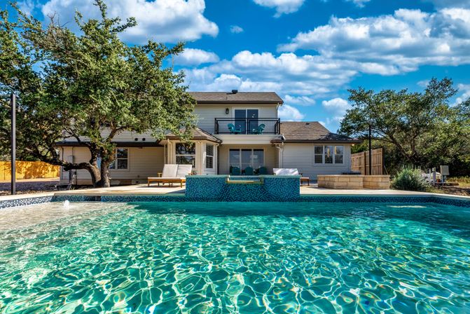5 Bedroom Sweet Retreat with Heated Pool, Spa, Firepit & Volleyball Court image 4