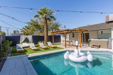 Galactic Getaway: 4-Bedroom Rental with Private Pool, Hot Tub & Custom Themed Murals image 33