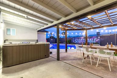 Galactic Getaway: 4-Bedroom Rental with Private Pool, Hot Tub & Custom Themed Murals image 28