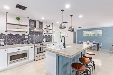 Galactic Getaway: 4-Bedroom Rental with Private Pool, Hot Tub & Custom Themed Murals image 11