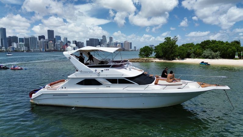 Miami Vibes: The Ultimate 50' Flybridge Adventure image 9