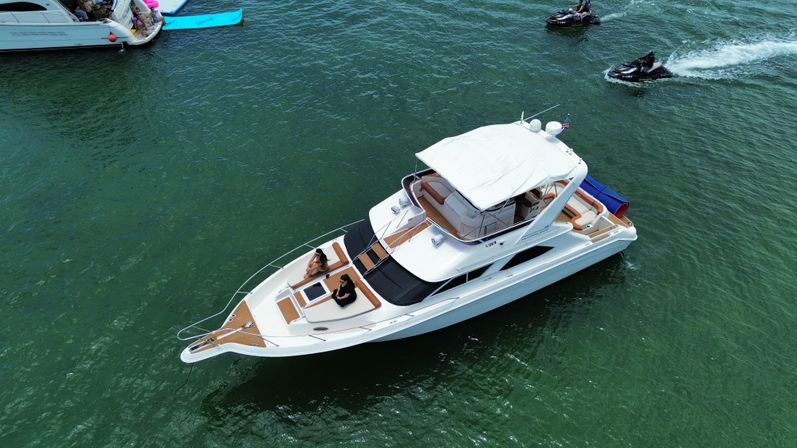 Miami Vibes: The Ultimate 50' Flybridge Adventure image 10