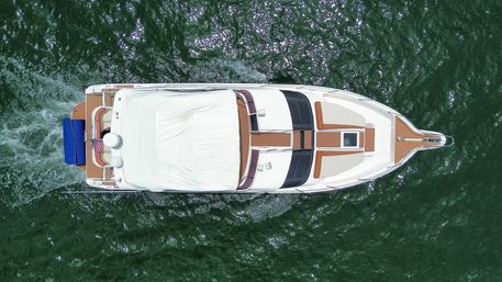 Miami Vibes: The Ultimate 50' Flybridge Adventure image 8