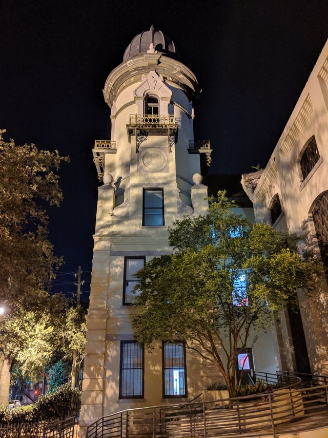 Hell Cat Ghost Tour - Savannah's Haunts and Horror with Local Guide image 3