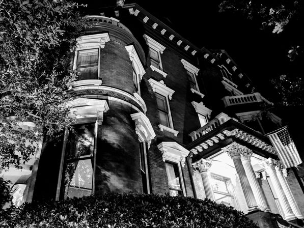 Hell Cat Ghost Tour - Savannah's Haunts and Horror with Local Guide image 2