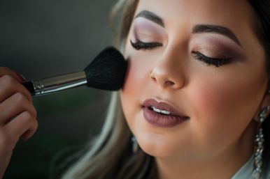 Black Swan Beauty: 45-Minute Glam' Appointment with Gorgeous Makeup image 7