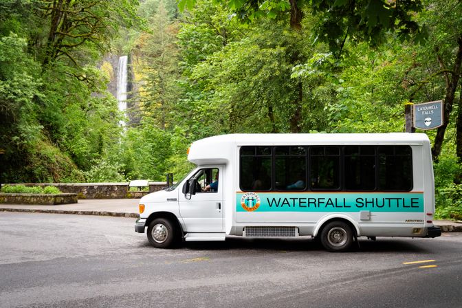 Multnomah Falls Sunset Tour to 6 Waterfalls + Crown Point image 1