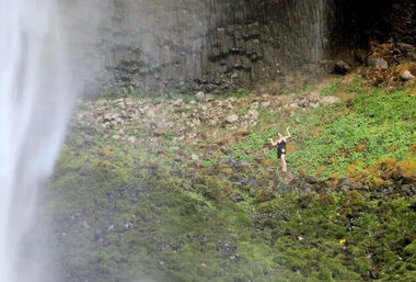Multnomah Falls Sunset Tour to 6 Waterfalls + Crown Point image 9