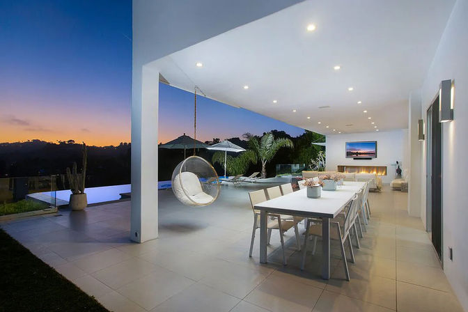 Skyline Serenity: A Luxury Villa Above It All image 2