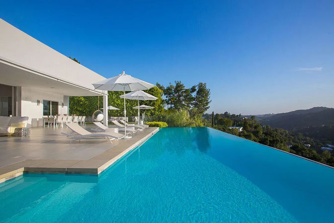 Skyline Serenity: A Luxury Villa Above It All image 13