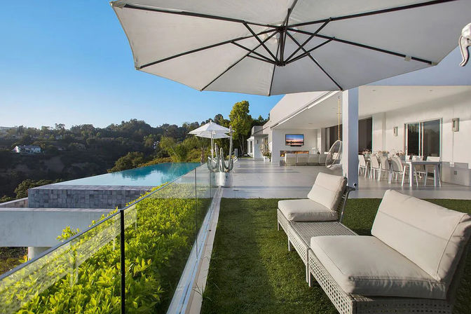 Skyline Serenity: A Luxury Villa Above It All image 27