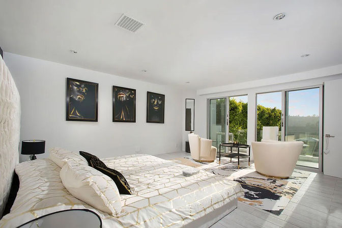 Skyline Serenity: A Luxury Villa Above It All image 8