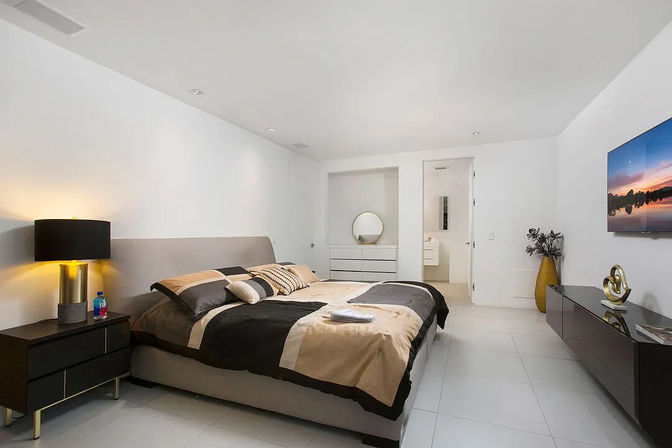Skyline Serenity: A Luxury Villa Above It All image 10