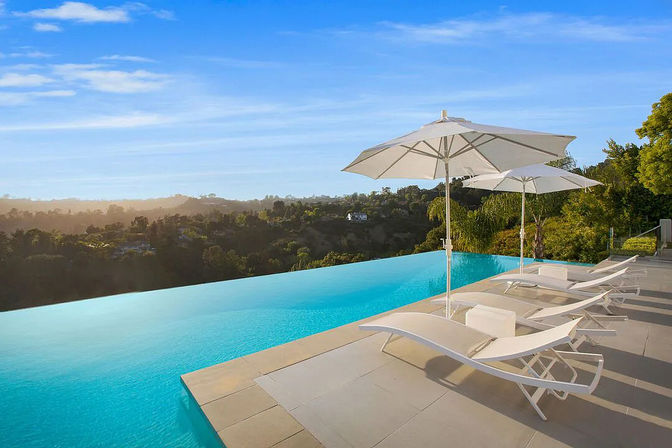 Skyline Serenity: A Luxury Villa Above It All image 16