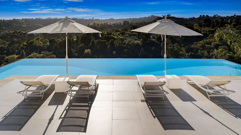 Skyline Serenity: A Luxury Villa Above It All image 17