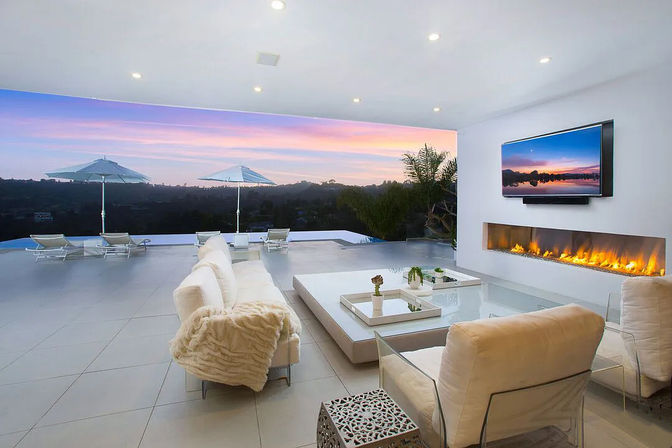 Skyline Serenity: A Luxury Villa Above It All image 6