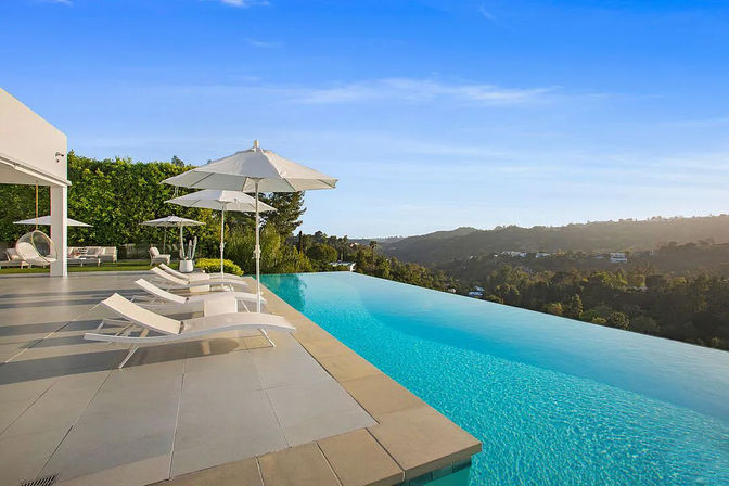 Skyline Serenity: A Luxury Villa Above It All image 20