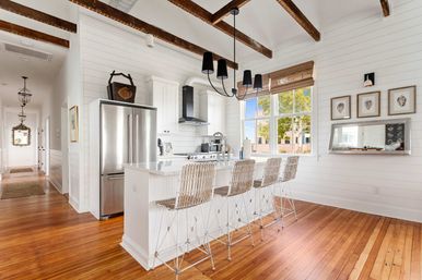 Charming 10-Bedroom Downtown Home Steps to King St image 33