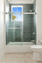 Charming 10-Bedroom Downtown Home Steps to King St image 39