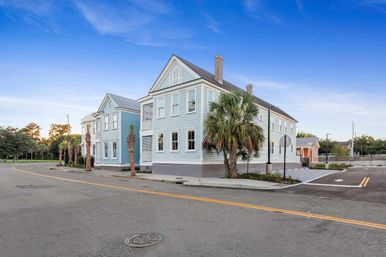 Charming 10-Bedroom Downtown Home Steps to King St image 67