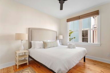 Charming 10-Bedroom Downtown Home Steps to King St image 26